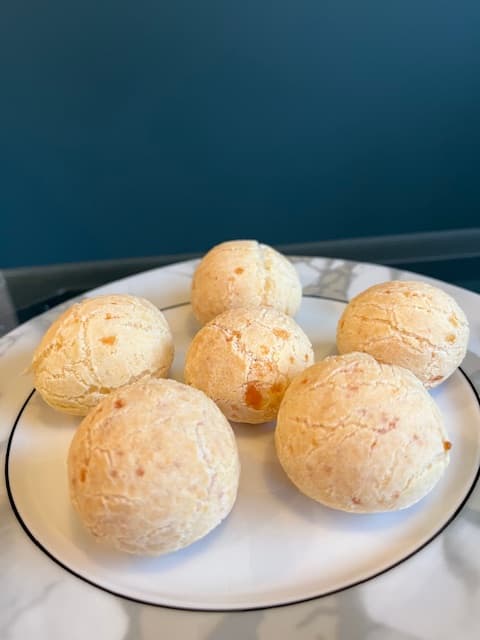 Pão de queijo – Pain de&nbsp;fromage.