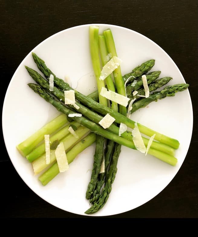 Asperges au parmesan.