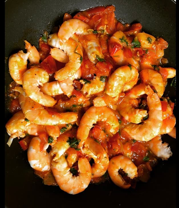 Crevettes à la tomate 